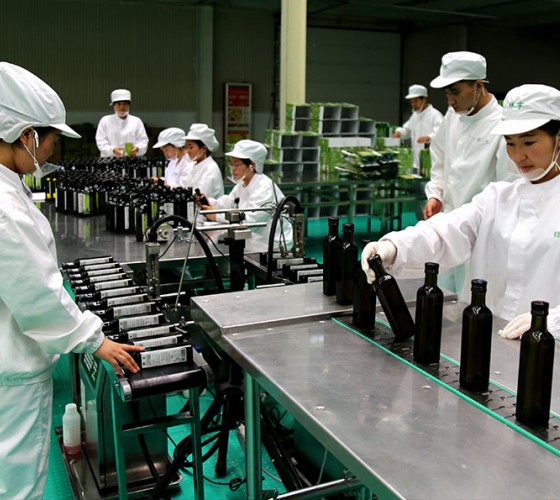 祥宇特級(jí)初榨橄欖油作為國(guó)產(chǎn)優(yōu)質(zhì)橄欖油，始終以質(zhì)量求生存、以品牌謀發(fā)展、以質(zhì)量創(chuàng)業(yè)績(jī)、以品質(zhì)追卓越。在近20年的辛苦耕耘，在品質(zhì)方面的不斷改進(jìn)..