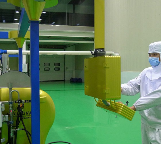 公司擁有三條原裝進(jìn)口冷榨橄欖油加工生產(chǎn)線(xiàn)，兩條德國(guó)福樂(lè)偉和一條意大利貝亞雷斯單一品種生產(chǎn)線(xiàn)，日加工鮮果能力達(dá)560噸，通過(guò)低溫純物理冷榨最大..